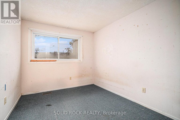 29065539/90-15-baneberry-crescent/glencairnhazeldean/ottawa/ontario/K2L2Y3_23