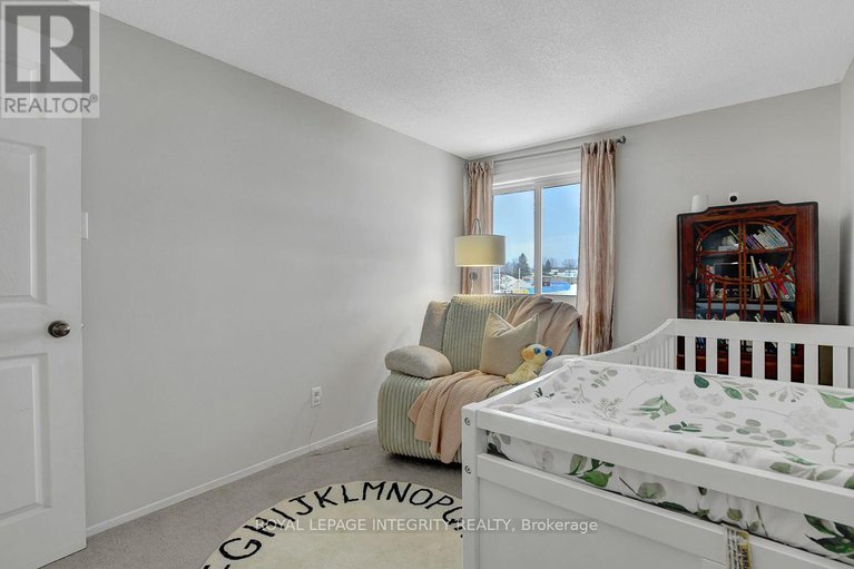 29178454/34-stokes-crescent/glencairnhazeldean/ottawa/ontario/K2L2Z4_23