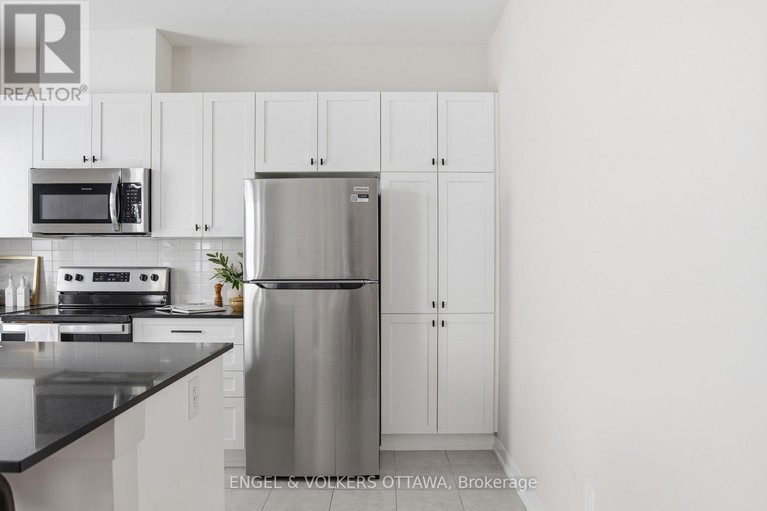 29396666/302-canadensis-lane/half-moon-bay/ottawa/ontario/K2J6X8_13