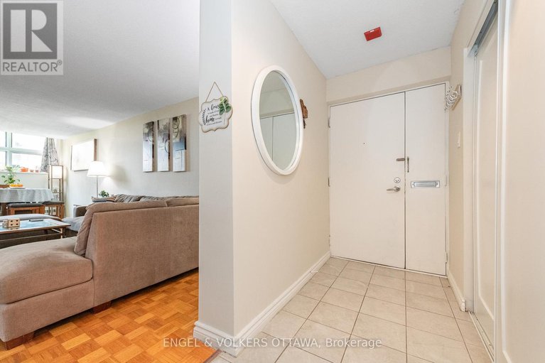 28339267/8-1356-meadowlands-drive-e/borden-farmstewart-farmcarleton-heightsparkwood-hills/ottawa/ontario/K2E6K6_5