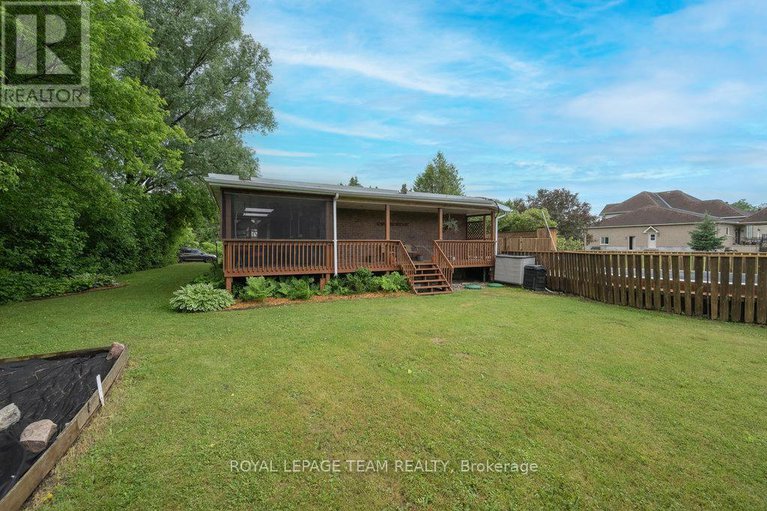 28365689/2765-quinn-road/emerald-woodssawmill-creek/ottawa/ontario/K1T3V4_34