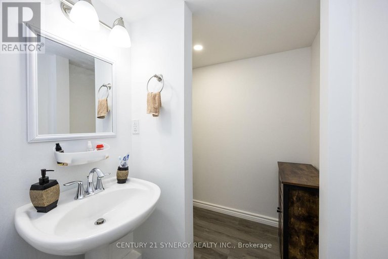 28393390/233-allan-street/smiths-falls/smiths-falls/ontario/K7A4M9_17