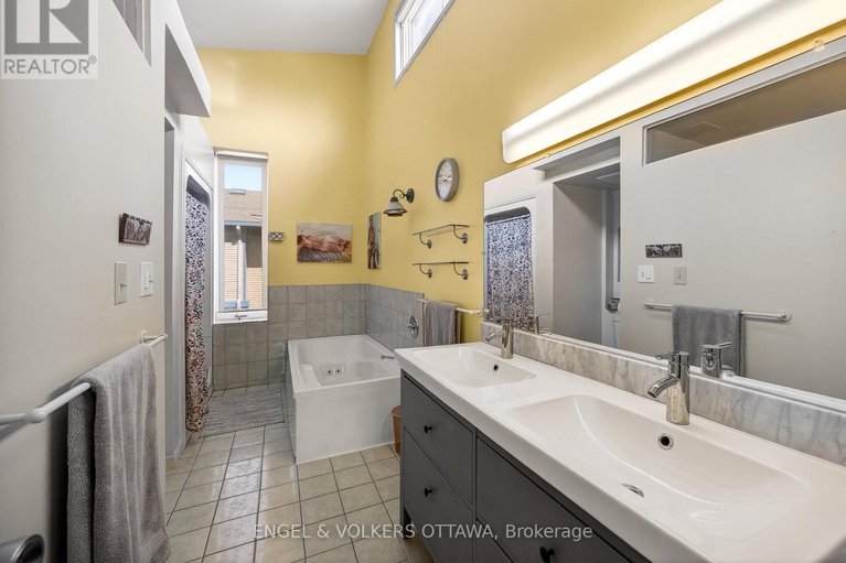 29617139/424-lochaber-avenue/westboro-west/ottawa/ontario/K2A0A6_34