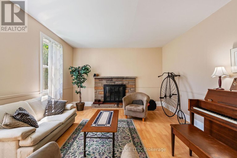 28632376/12084-lakeshore-drive/morrisburg/south-dundas/ontario/K0C1X0_5