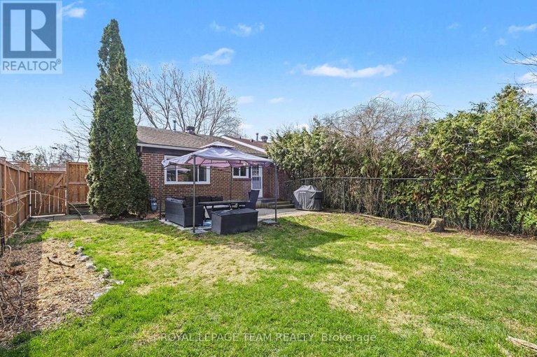 29648627/23-spearman-lane/glencairnhazeldean/ottawa/ontario/K2L1Y6_24