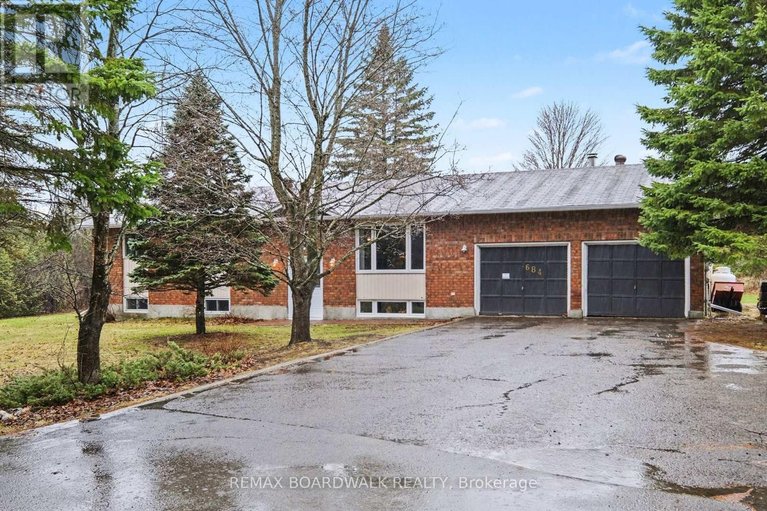 29618206/684-county-road-44-road-s/north-grenville-twp-kemptville-south/north-grenville/ontario/K0G1J0_1