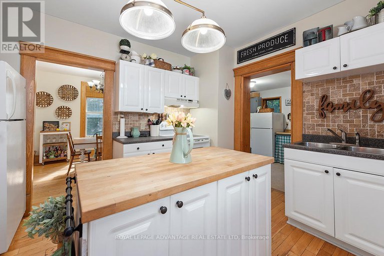 28631022/6-foster-avenue/smiths-falls/smiths-falls/ontario/K7A1K1_19