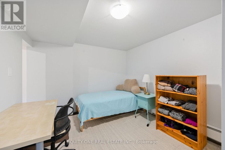 29066037/73-hobart-crescent/sheahan-estatestrend-village/ottawa/ontario/K2H5S3_29