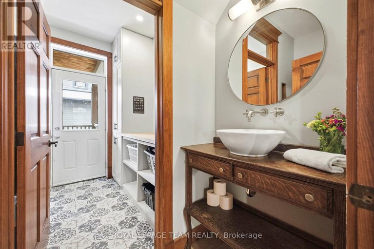 29616442/483-golden-avenue/mckellarhighland/ottawa/ontario/K2A2E4_11