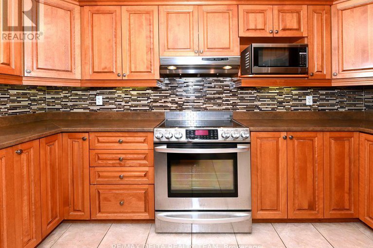 29095363/150-sandra-crescent/town-of-rockland/clarence-rockland/ontario/K4K1N7_12