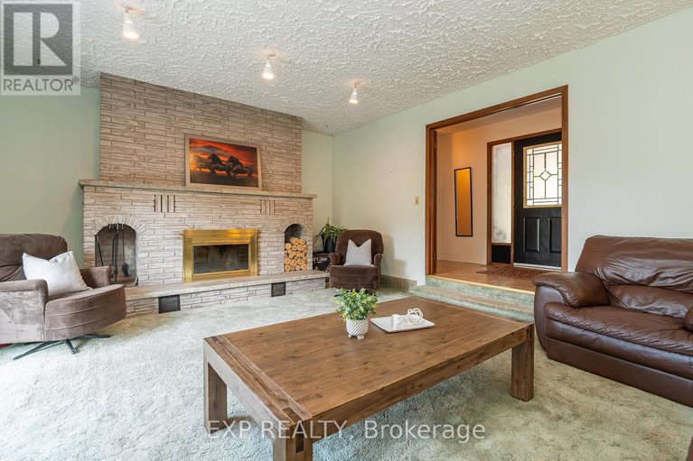 28757377/1437-usborne-street/mcnabbraeside-twps/mcnabbraeside/ontario/K0A1G0_5
