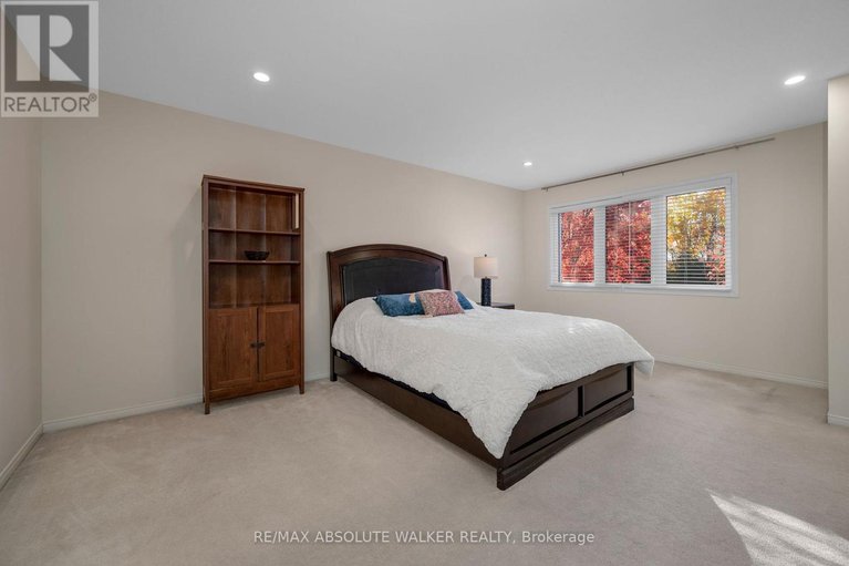 29043009/126-forestcrest-street/chapel-hill/ottawa/ontario/K1C7R3_18