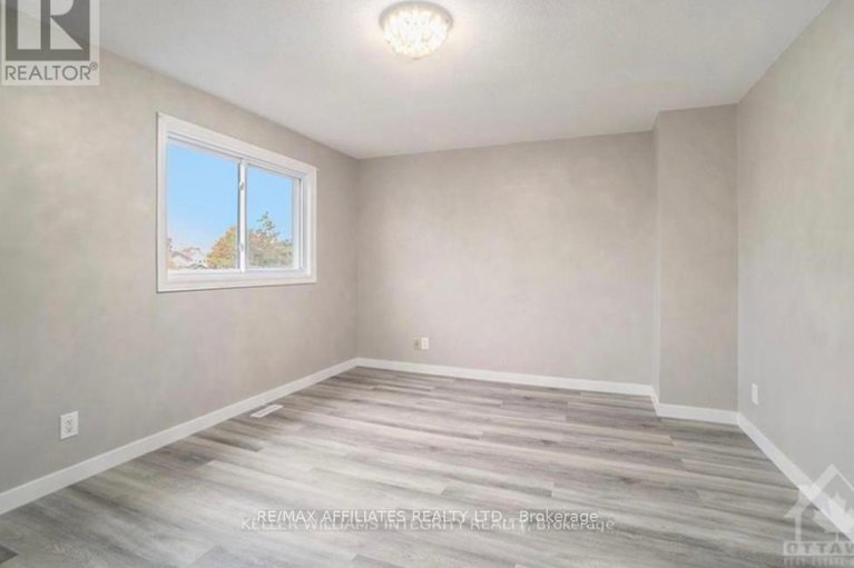 28535379/563-latour-crescent/fallingbrookgardenway-south/ottawa/ontario/K4A1N6_10