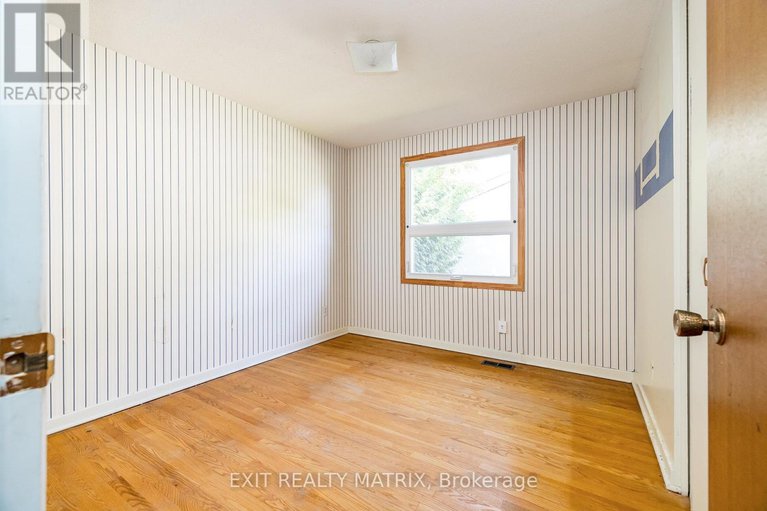 28932484/8-brian-crescent/bruce-farmgraham-parkqualicumbellands/ottawa/ontario/K2H6X3_26