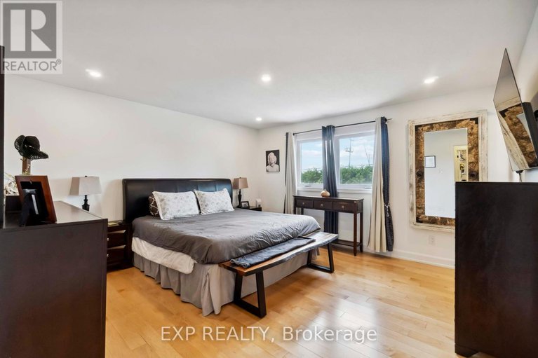 28986879/2092-legrand-crescent/queenswood-heights-south/ottawa/ontario/K1E3T6_14