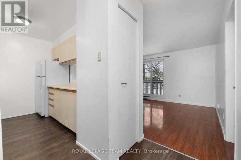 29098666/314-214-viewmount-drive/borden-farmstewart-farmcarleton-heightsparkwood-hills/ottawa/ontario/K2E7X3_4