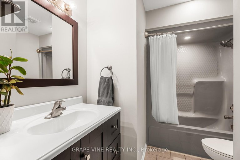 28125073/1651-westport-crescent/chateauneuf/ottawa/ontario/K1C6C4_28