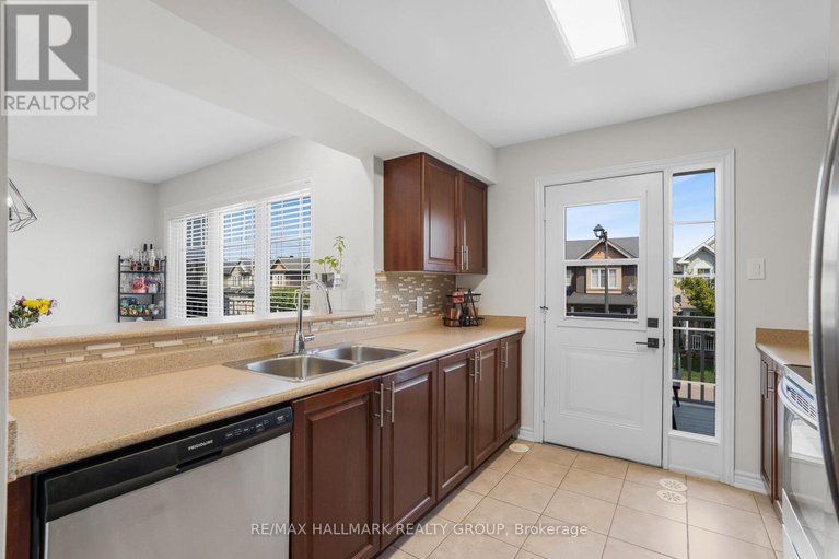 29013380/110-sunshine-crescent/notting-hillsummerside/ottawa/ontario/K4A0V3_20