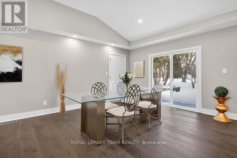 29283469/6636-marina-drive/manotick-south-to-roger-stevens/ottawa/ontario/K4M1B3_10