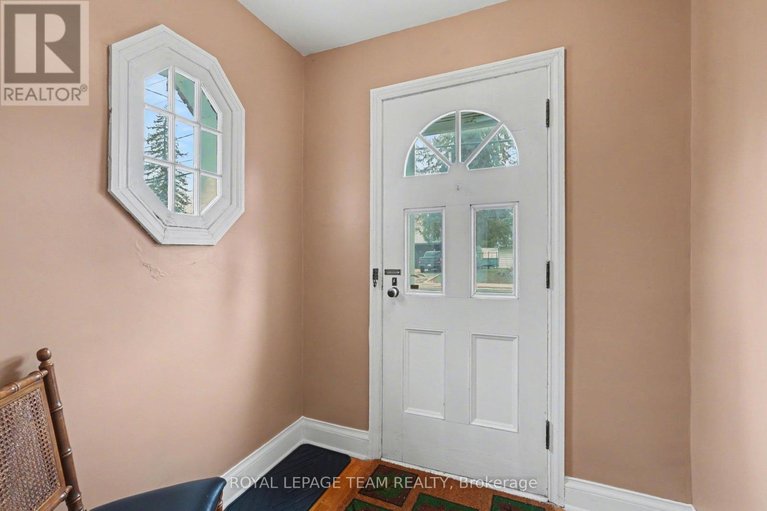 29474751/104-van-buren-street/kemptville/north-grenville/ontario/K0G1J0_5