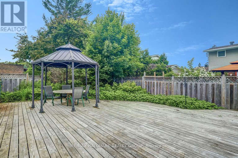 28499292/2149-hubbard-crescent/beacon-hill-north/ottawa/ontario/K1J6L3_37
