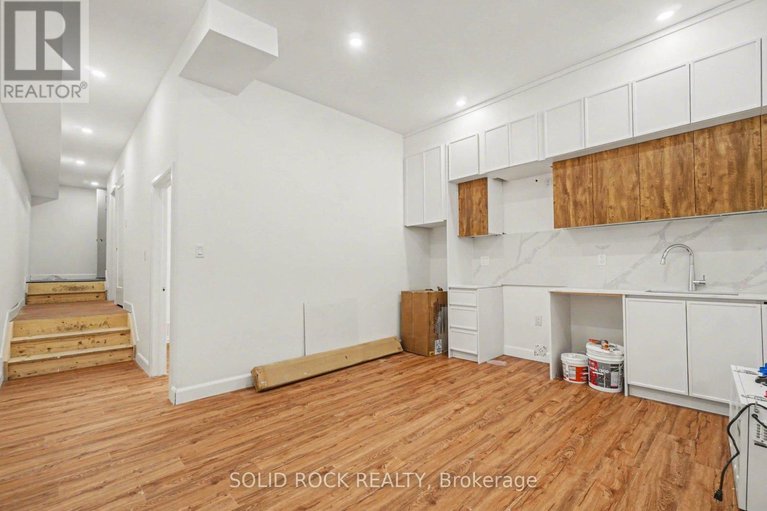 29669928/828-alpine-avenue/queensway-terrace-north/ottawa/ontario/K2B5R6_31