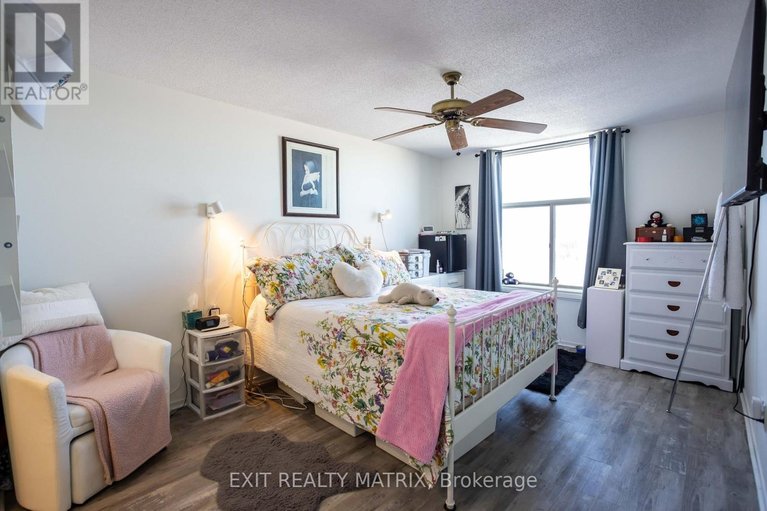 29636684/1007-2759-carousel-crescent/emerald-woodssawmill-creek/ottawa/ontario/K1T2N5_23