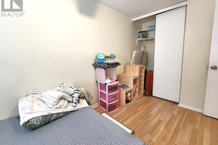 28396854/b-25-bertona-street/craig-henrywoodvale/ottawa/ontario/K2G4G7_12