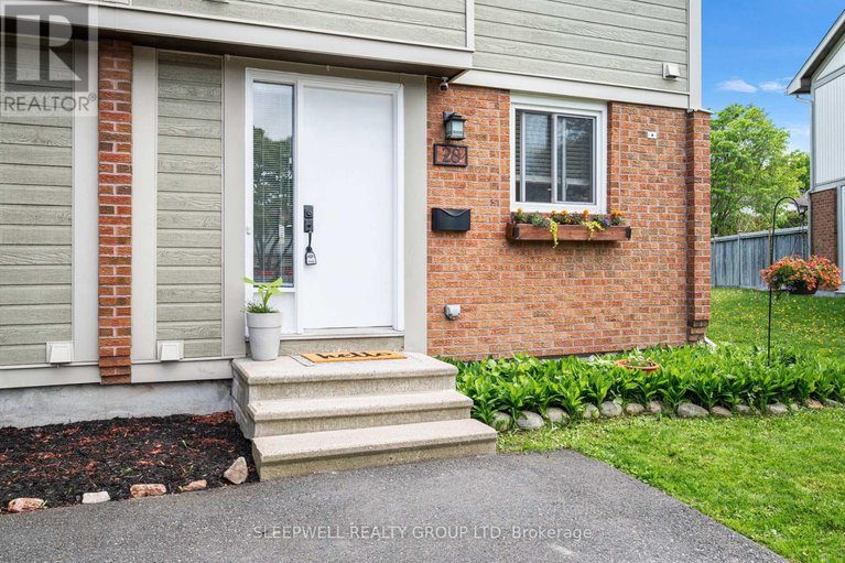 28378169/82-28-barrow-crescent/katimavik/ottawa/ontario/K2L2K1_3