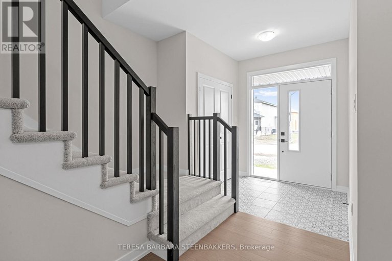 27846095/747-kenny-gordon-avenue-n/riverside-southgloucester-glen/ottawa/ontario/K4M0X9_5