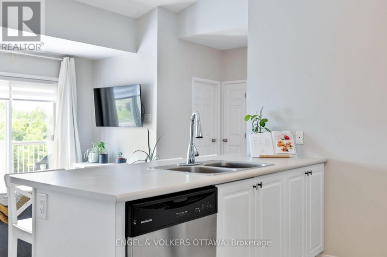 28491799/4-44-sternes-private/springridgeeast-village/ottawa/ontario/K4A0X8_23