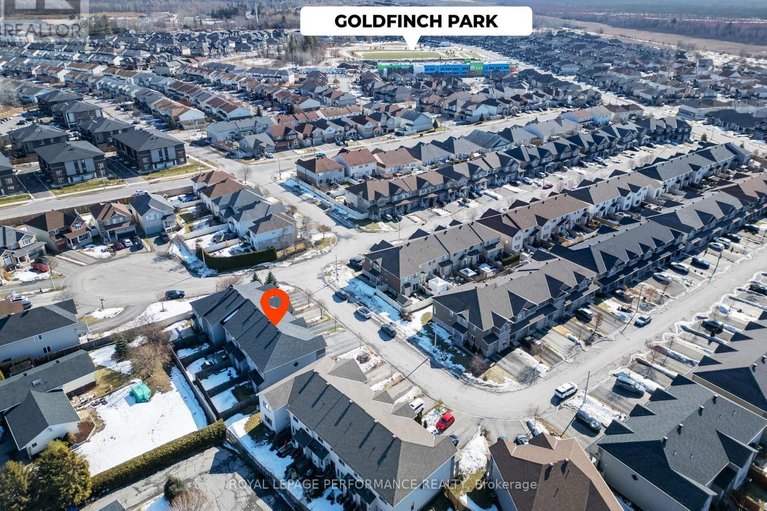 29464157/511-voie-du-pin-rouge-way/mer-bleuebradley-estatesanderson-park/ottawa/ontario/K1W0C4_28