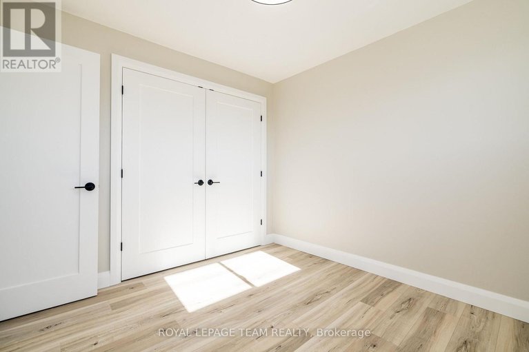 28975666/40-beach-avenue/iroquois/south-dundas/ontario/K0E1K0_29