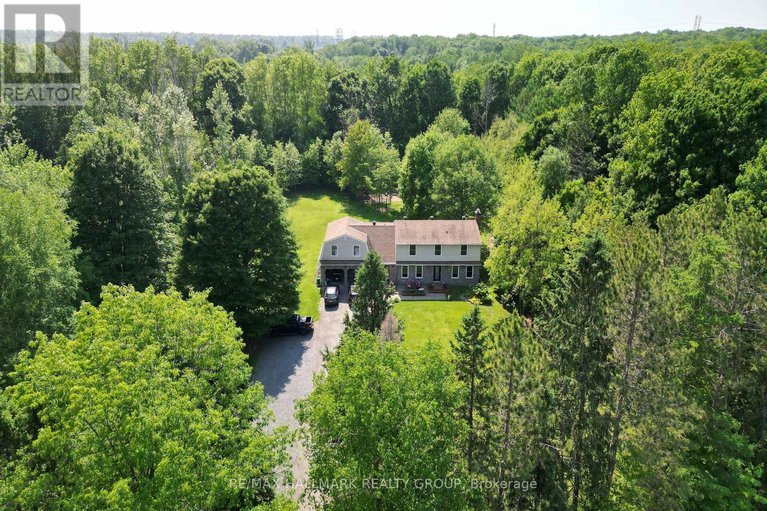 28552102/1430-royal-maple-drive/cumberland-ridge/ottawa/ontario/K4C1B5_2