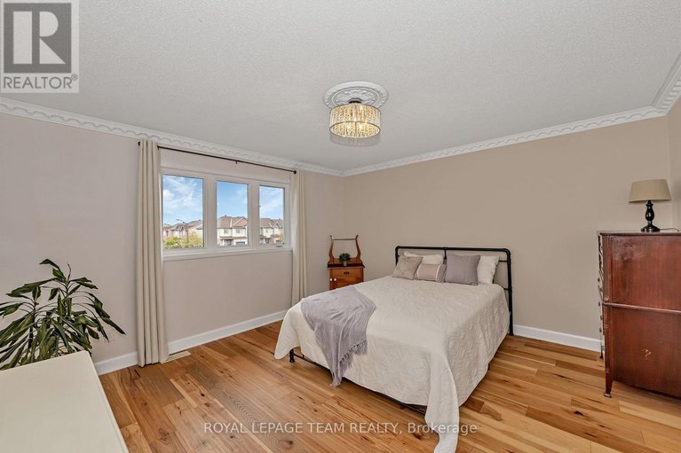 28967262/430-haresfield-court/riverside-southgloucester-glen/ottawa/ontario/K4M0B6_18