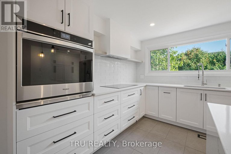 29269815/12-apache-crescent/city-viewskylinefisher-heightsparkwood-hills/ottawa/ontario/K2E6H7_19