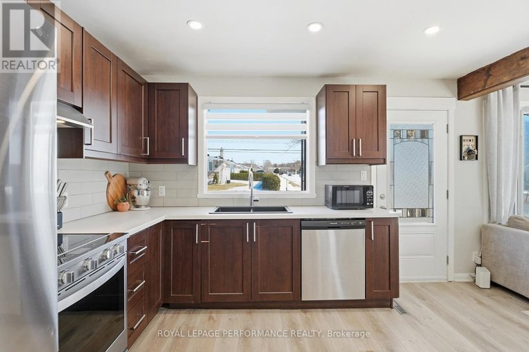 29528377/990-laviolette-street/town-of-rockland/clarence-rockland/ontario/K4K1B9_5