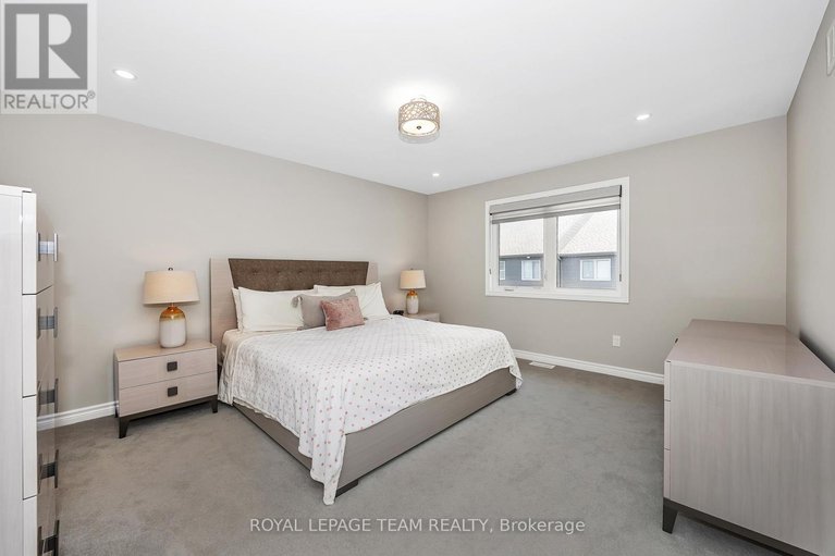 28564716/526-edenwylde-drive/remainder-of-stittsville-area/ottawa/ontario/K2S2K4_22