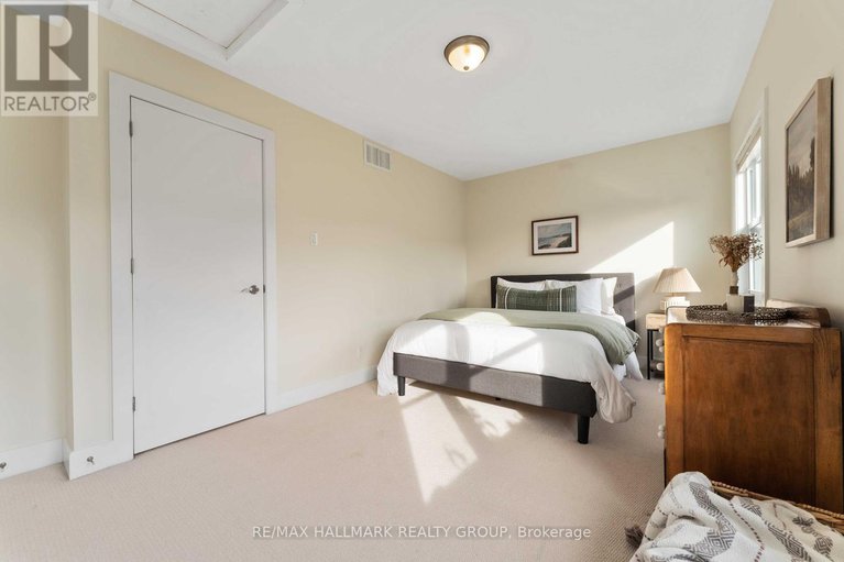 28873481/330-boudreau-street/vanier/ottawa/ontario/K1L0A7_23