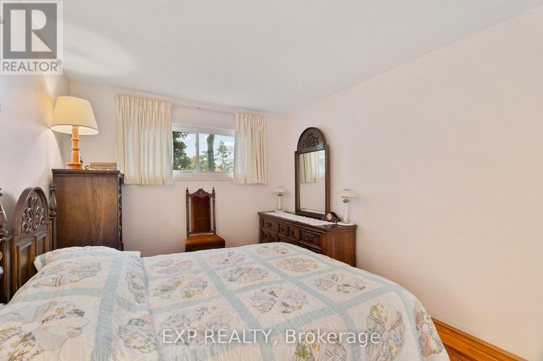 29114115/1233-meadowlands-drive-e/city-viewskylinefisher-heightsparkwood-hills/ottawa/ontario/K2E6K2_22