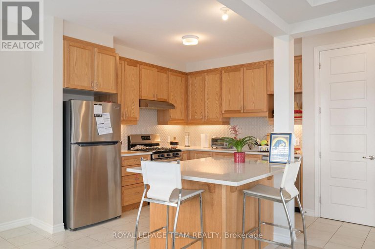 28565820/741-derreen-avenue/stittsville-north/ottawa/ontario/K2S2Y9_16