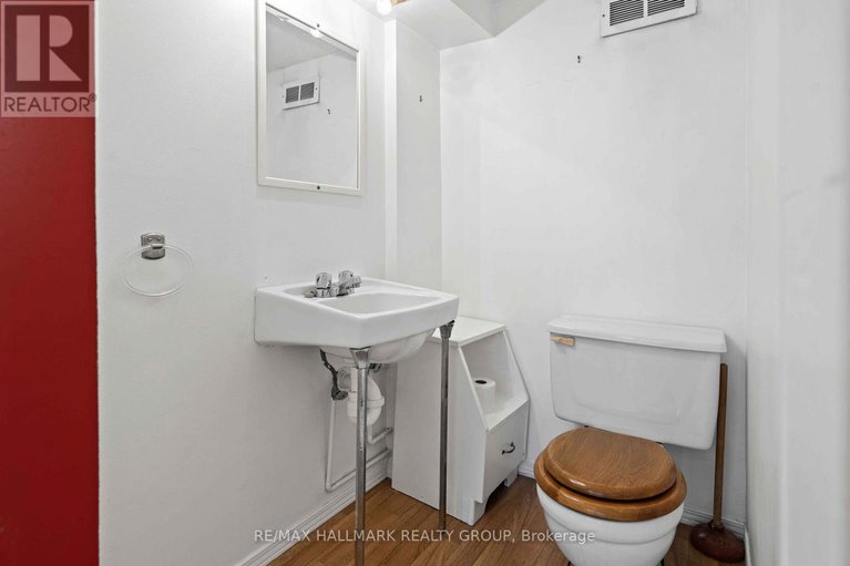 29118509/318-shakespeare-street/vanier/ottawa/ontario/K1L5M2_27