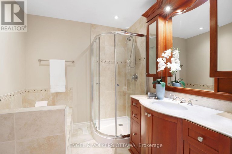 28642525/29-chatsworth-crescent/hunt-club/ottawa/ontario/K1V9Z1_18