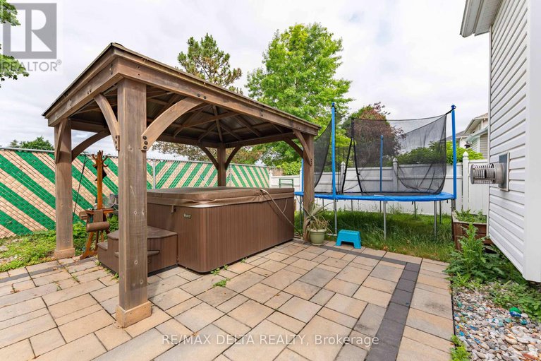 28540257/1610-duplante-avenue/fallingbrookpineridge/ottawa/ontario/K4A4A2_38
