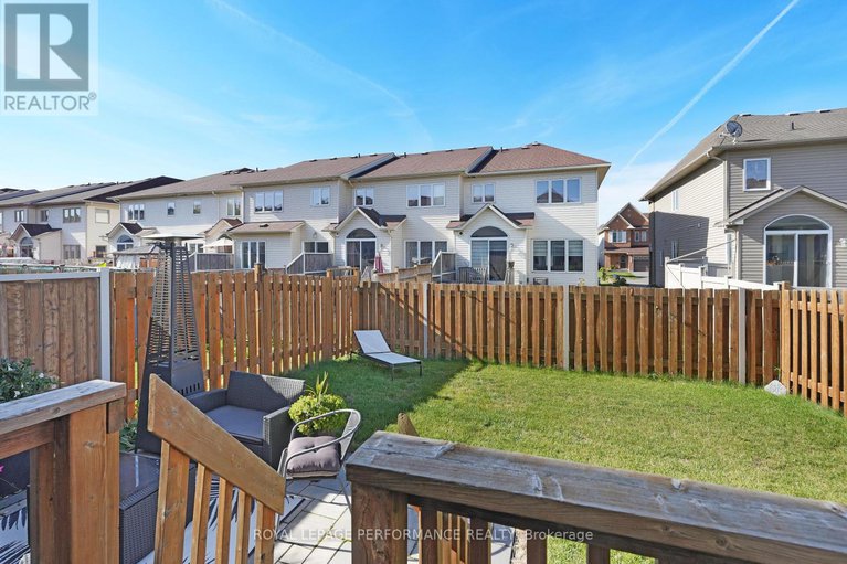 28987499/243-silvermoon-crescent/avalon-east/ottawa/ontario/K4A0P8_38