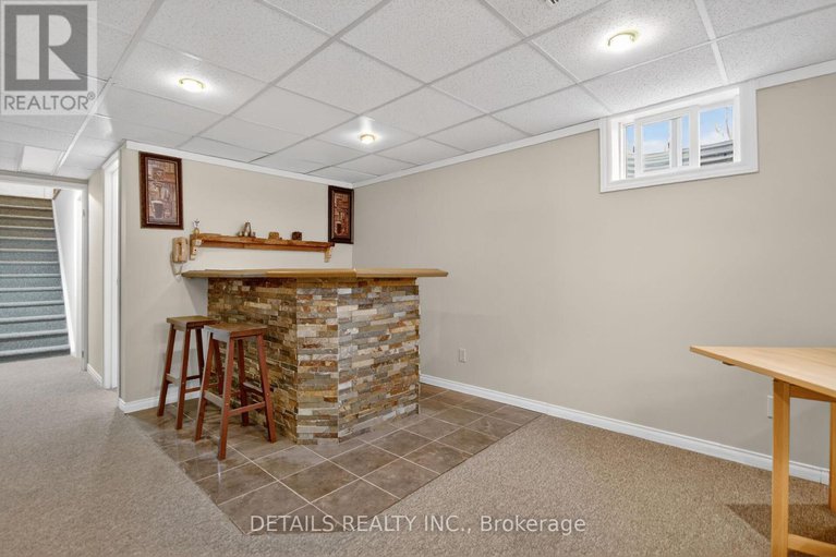 29262354/175-dunlop-crescent/village-of-russell/russell/ontario/K4R1B3_20