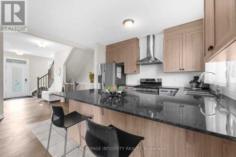 28643913/724-vennecy-terrace/orleans-village/ottawa/ontario/K1W0N3_11
