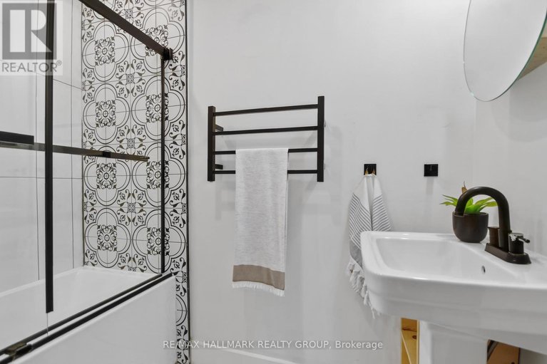 29423662/4-lower-charlotte-street/lower-town/ottawa/ontario/K1N8K1_23