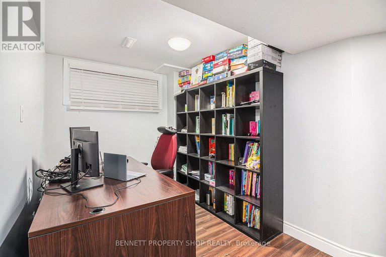 29282327/1067-rocky-harbour-crescent/riverside-southgloucester-glen/ottawa/ontario/K1V1V3_35