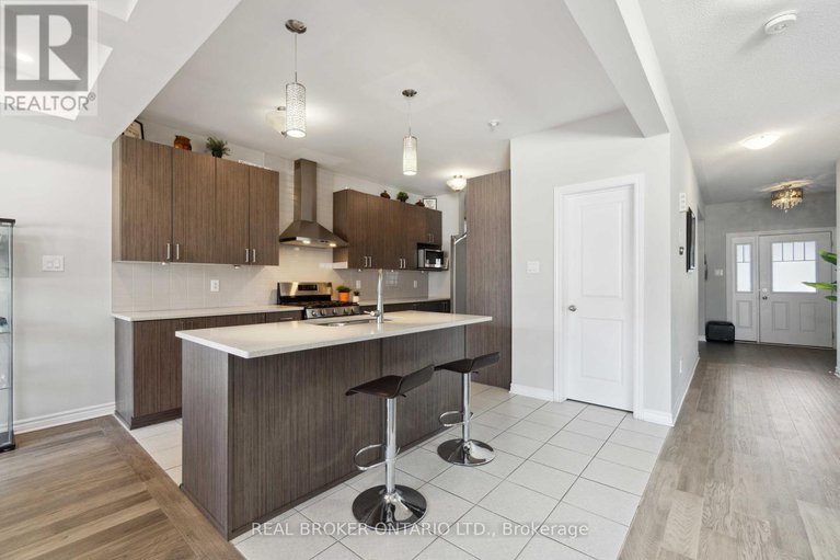 28591078/28-sopwith-private/huntley-ward-south-east/ottawa/ontario/K0A1L0_13